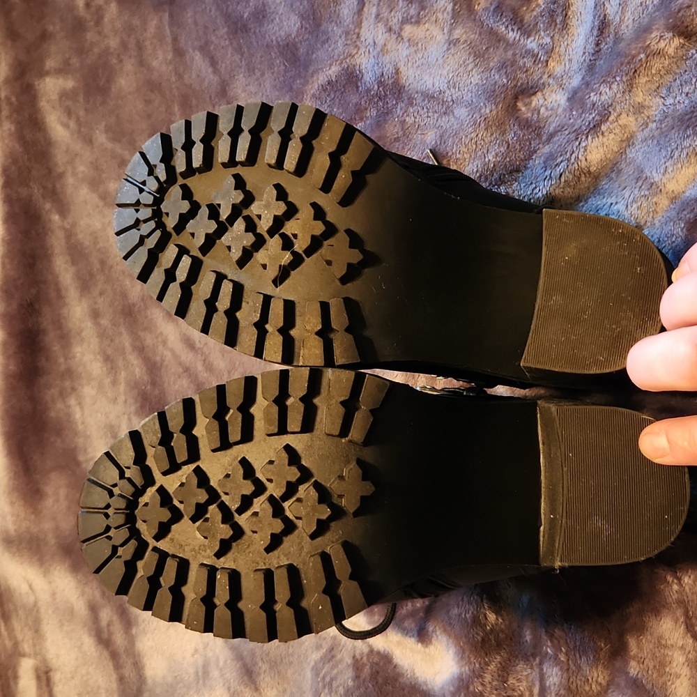 Torrid Side Zip Block Heel Ankle Boot Size 9 - image 6